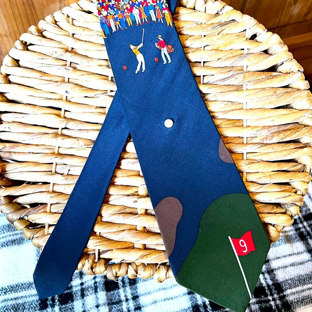 Vicky Davis 100% Silk Par 3 Golf Scene Golf Ball Tie